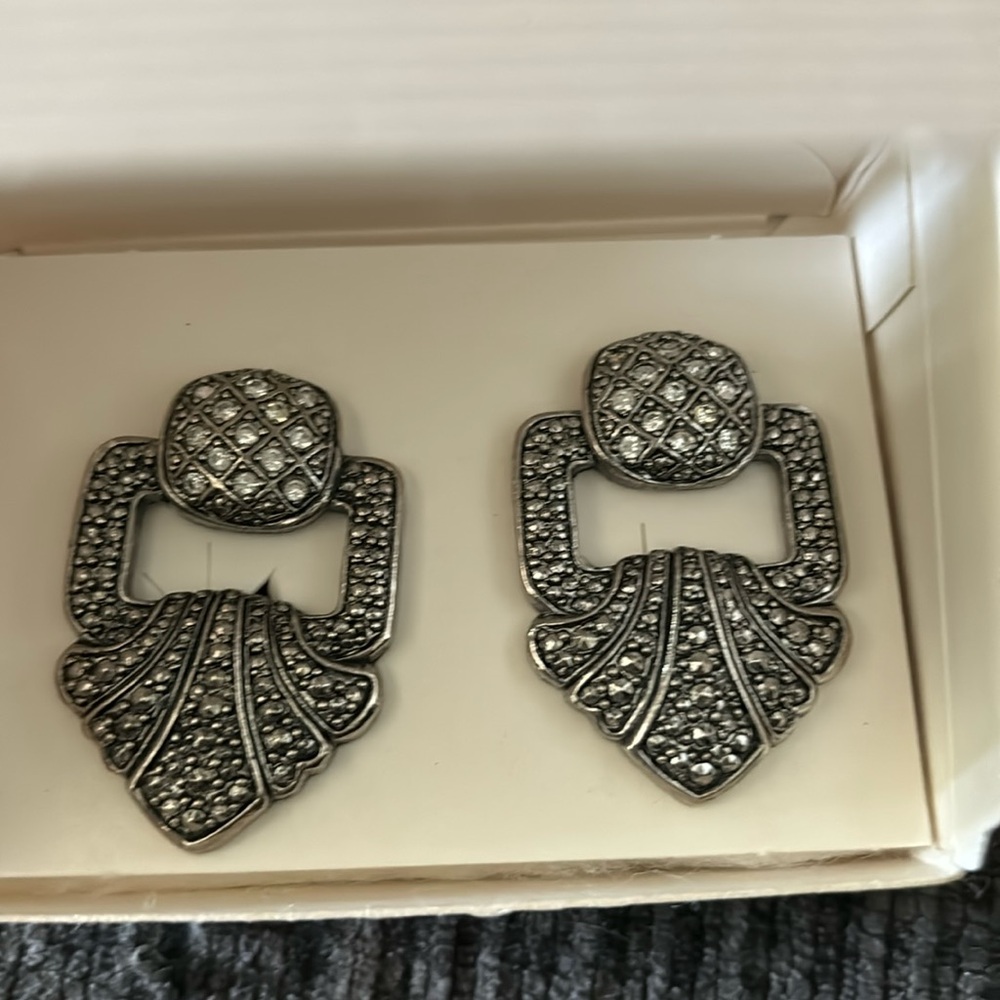 Vintage-AVON 1991 "Bold Romance" Rare FIND Earrings Clips